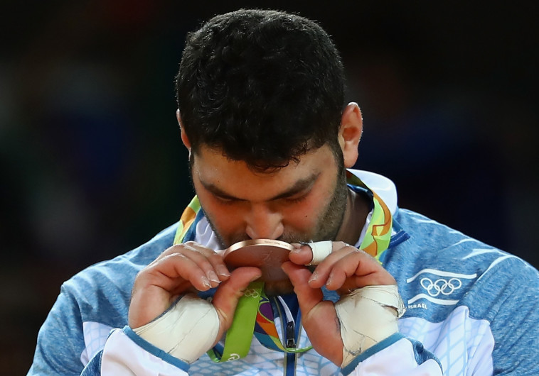 אורי ששון לאחר הזכייה. צילום:Getty images 