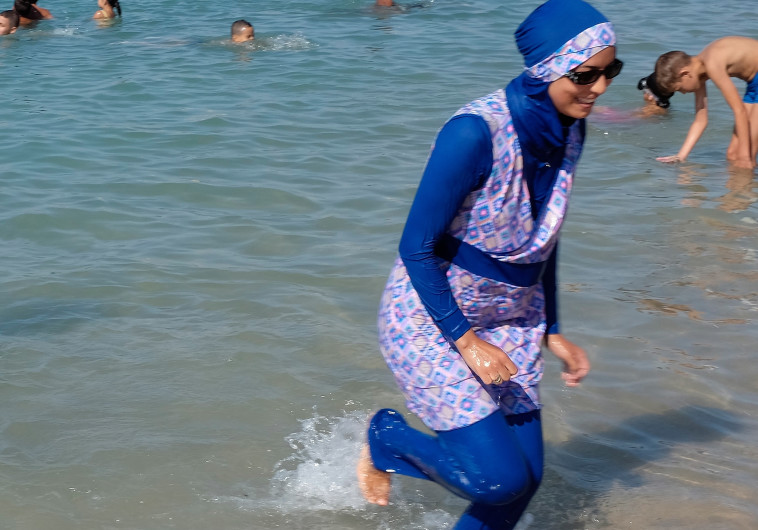 אישה בבורקיני. צילום: רויטרס