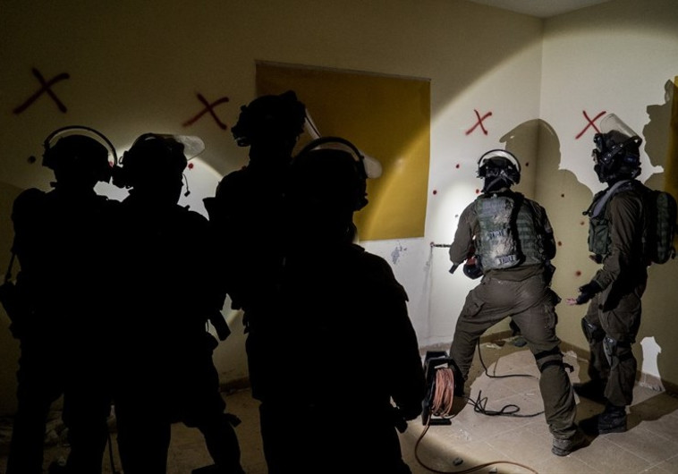 הריסת בית המחבל שביצע את הפיגוע בכביש 60 בו נרצח מיכאל מרק. צילום:דובר צה"ל