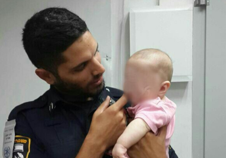 התינוקת שנשכחה באוטובוס במודיעין עילית. צילום: דוברות המשטרה