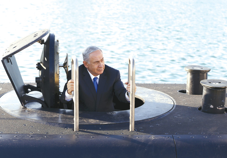 ישקע או יצוף? בנימין נתניהו בצוללת, צילום: רויטרס