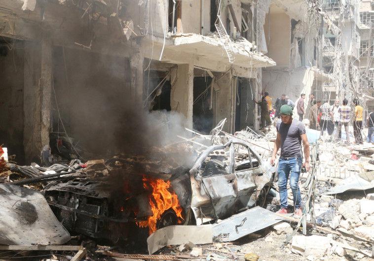 התקפה באזור מגורים במלחמה בסוריה. צילום ארכיון:רויטרס