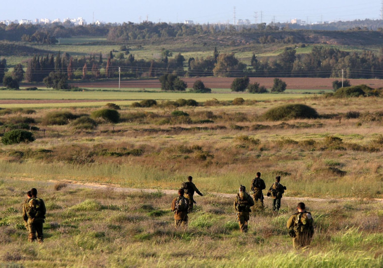 כוח צה&quot;ל בסמוך לרצועת עזה, צילום ארכיון: אדי ישראל, פלאש 90)