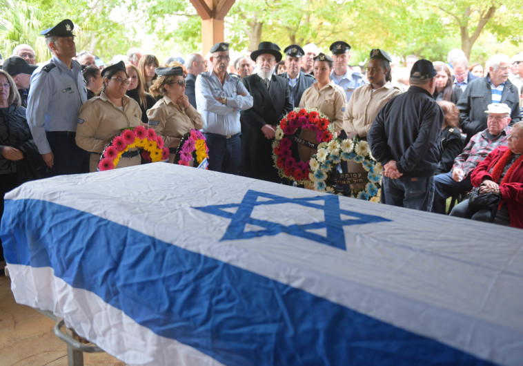 ארונו של תא&quot;ל במיל' רן פקר ז&quot;ל. צילום: אבשלום ששוני