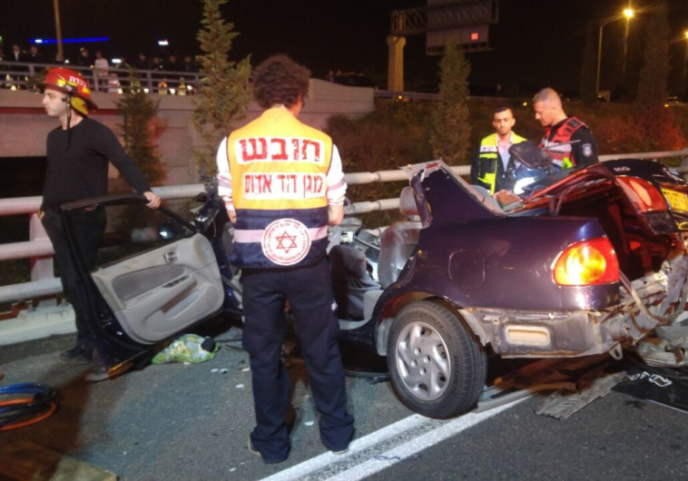 זירת התאונה ליד נס ציונה. צילום: עוזי פרלמוטר, תיעוד מבצעי מד&quot;א