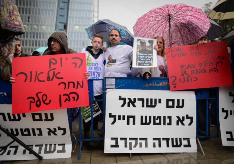 הפגנת תמיכה באלאור אזריה. צילום: פלאש 90