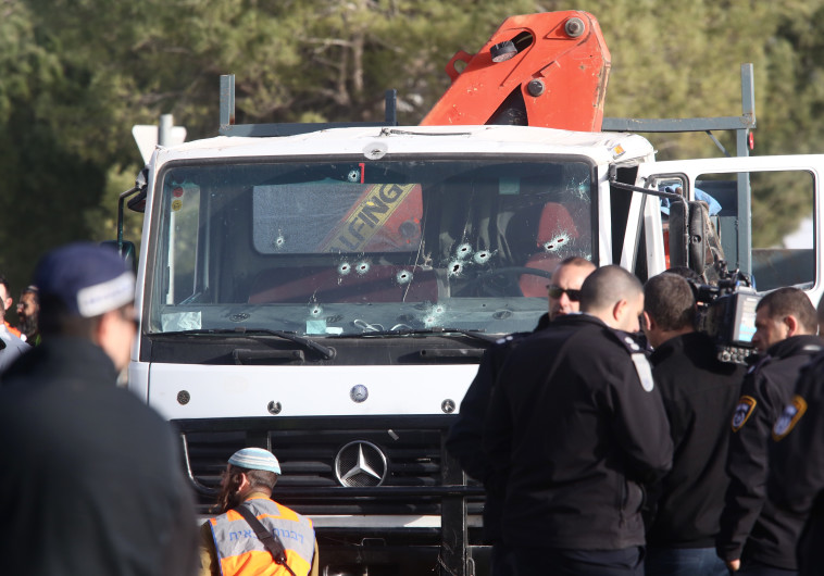 המשאית ששימשה בפיגוע דריסה בארמון הנציב בירושלים. צילום: מרק ישראל סלם