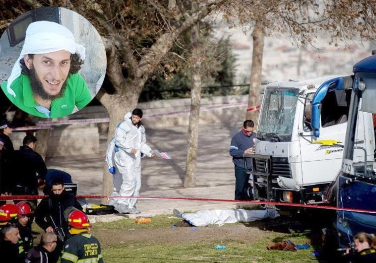 המחבל על רקע תמונת הפיגוע