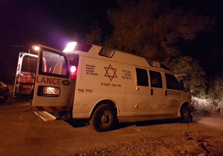 ניידת בזירת הפיגוע בחלמיש