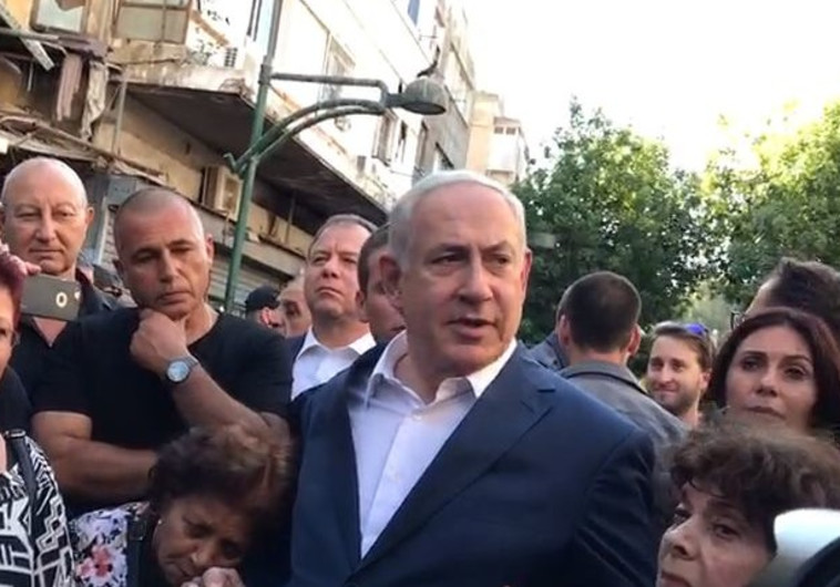 &quot;היחיד שיכול לעזור&quot;. בנימין נתניהו בסיור בדרום תל אביב, צילום: אבשלום ששוני, יח&quot;צ