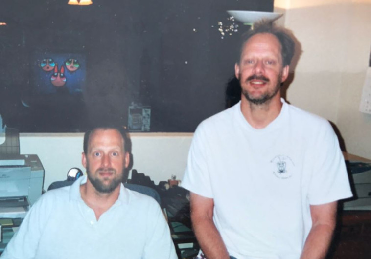 סטיבן (מימין) עם אחיו אריק