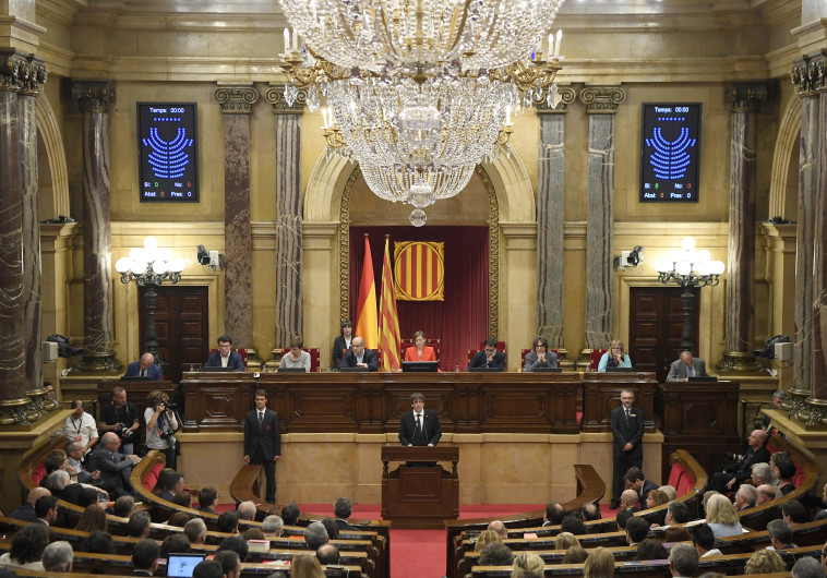 קרלס פוג'דימון בנאום העצמאות בפרלמנט. צילום: AFP