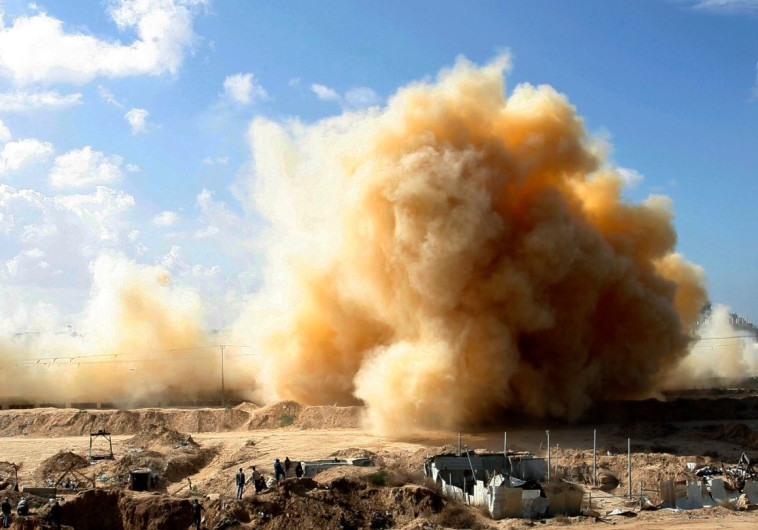 פיצוץ מנהרה בעזה. צילום: עבד ראחים חטיב, פלאש 90