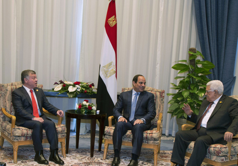 ההצהרה שאיחדה את העולם הערבי. המלך עבדאללה, אבו מאזן וא-סיסי, צילום: רויטרס