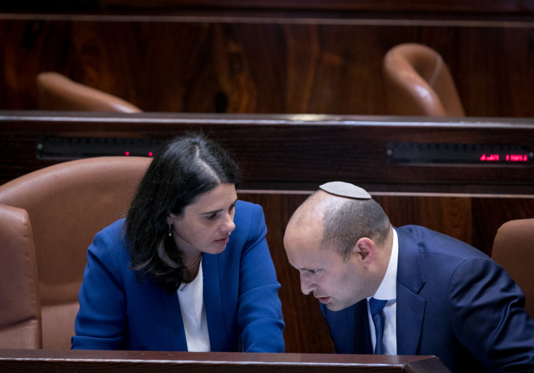 פועלים לקדם את פסקת ההתגברות. נפתלי בנט ואיילת שקד, צילום: יונתן זינדל, פלאש 90