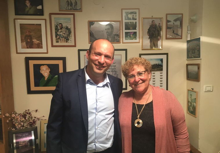 לא היחידה בתחומה. מרים פרץ עם נפתלי בנט לא היחידה בתחומה. מרים פרץ עם נפתלי בנט