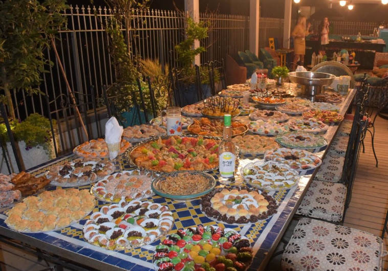 שולחן מימונה. צילום: אבשלום ששוני
