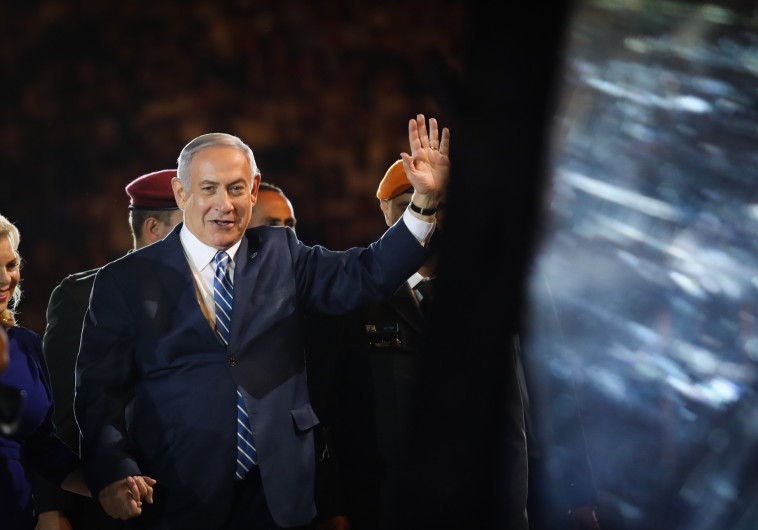 בנימין נתניהו צועד לטקס הדלקת המשואות . צילום:הדס פרוש , פלאש 90