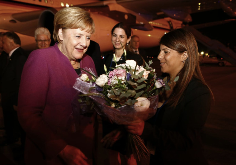 מרקל בשדה התעופה, צילום: אבי דודי, משרד החוץ