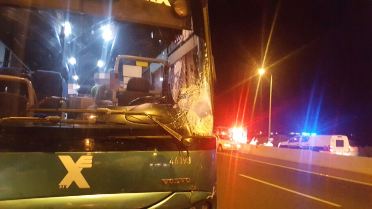 האוטובוס הפוגע. צילום: תיעוד מבצעי מד"א