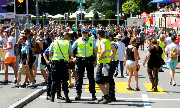 שוטרים בשווייץ, ארכיון. צילום: רויטרס