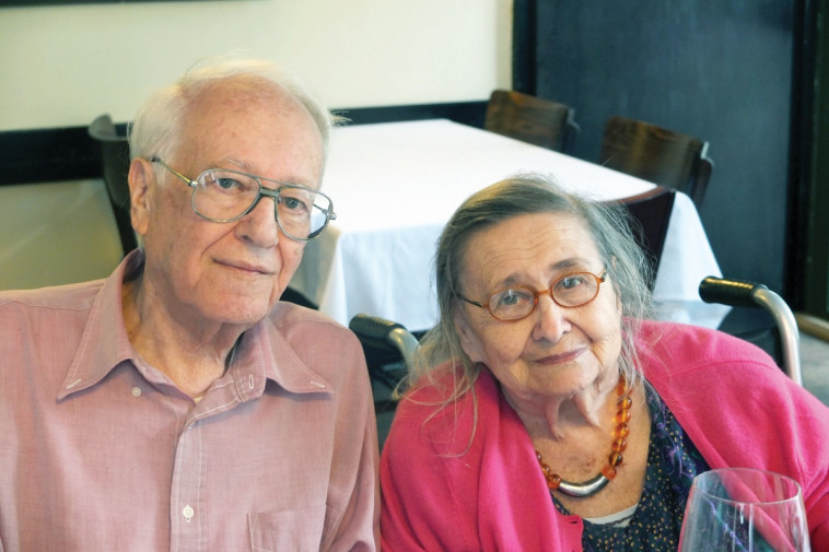 חנה ואמנון שמוש, יום הנישואין ה-65. צילום: באדיבות המשפחה