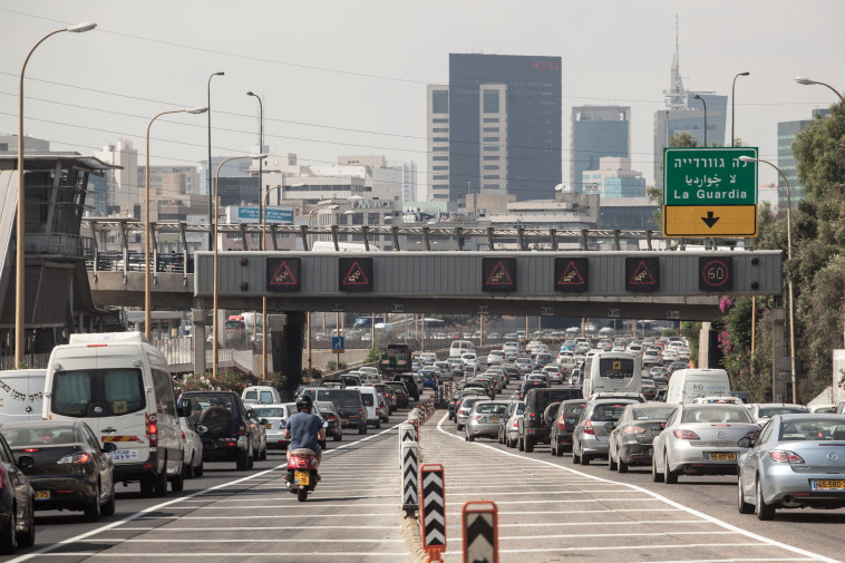 פקקים בנתיבי איילון. צילום: אורי לנץ, פלאש 90