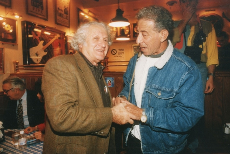 נחום היימן עם נתן יהונתן. צילום: אלי דסה