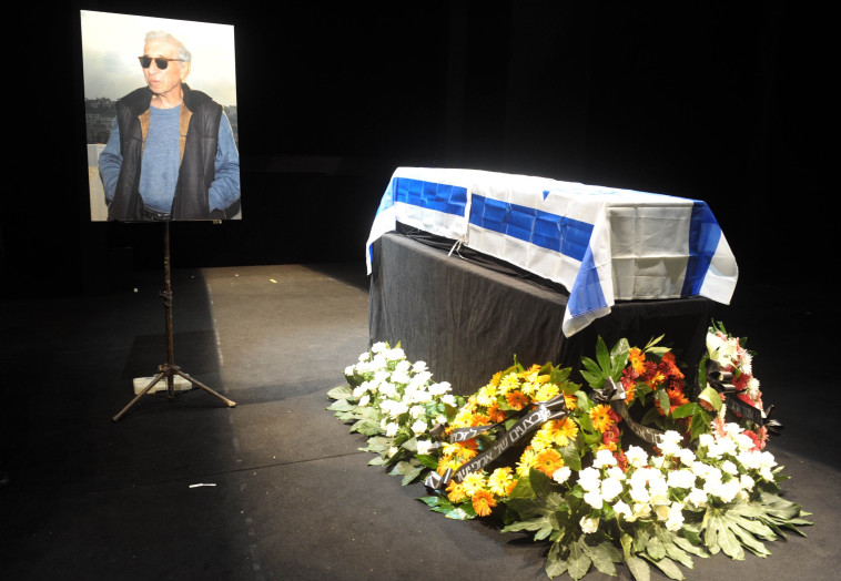 ארונו של נחום היימן בטקס האשכבה. צילום: אבשלום ששוני