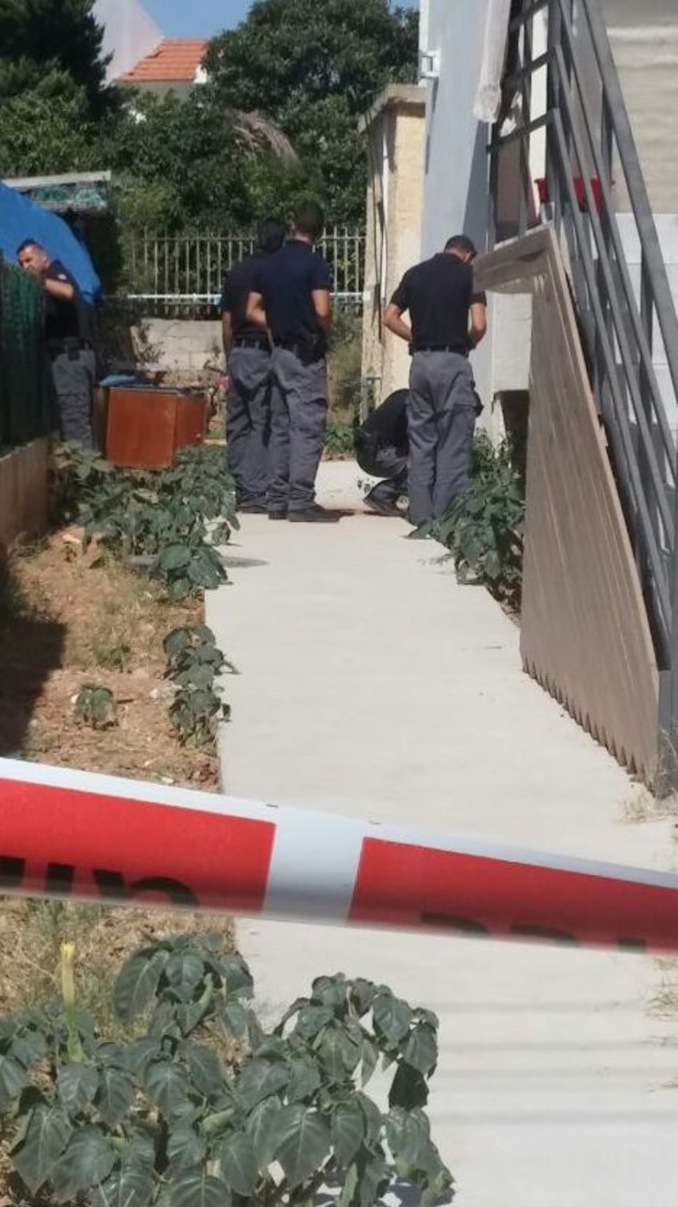 נקודת פגיעת הרקטה בשדרות, צילום: משטרת ישראל נקודת פגיעת הרקטה בשדרות, צילום: משטרת ישראל