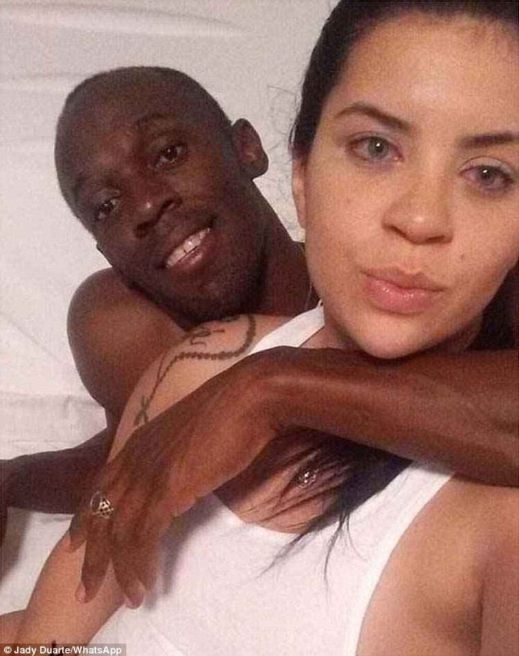 בולט בצילום עם הסטודנטים מריו. צילום: Jady Duarte/ Whatsupp