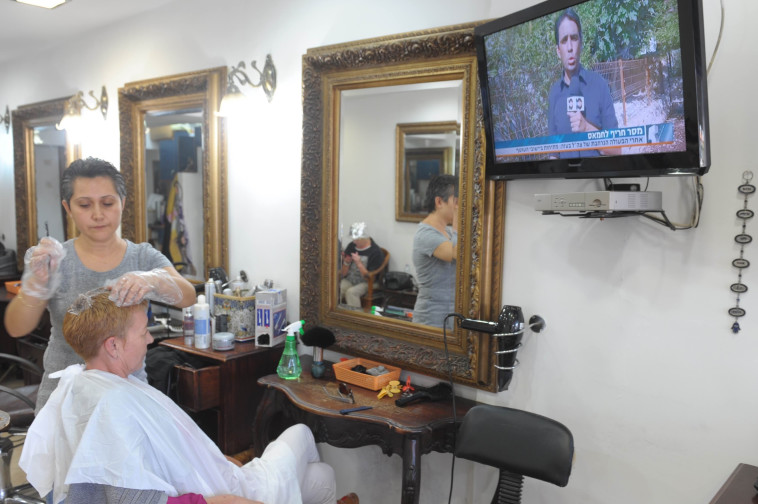 החיים חזרו למסלולם, כשברקע קולות הירי. שדרות. צילום: אבשלום ששוני