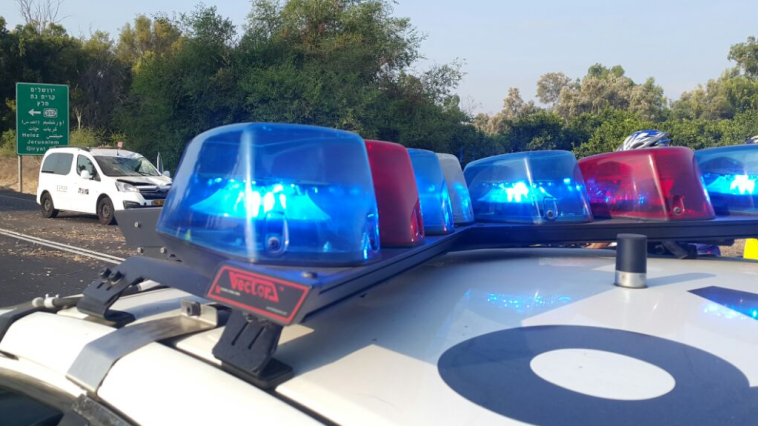 זירת התאונה בין רוכב אופניים לרכב בכביש 232. צילום: דוברות המשטרה