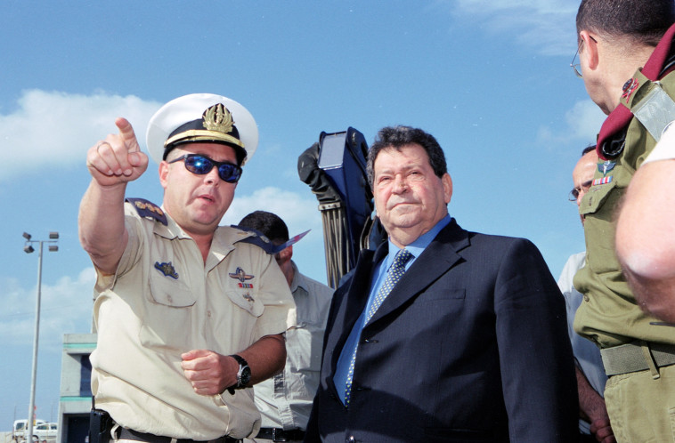 בנימין פואד בן אליעזר בבסיס חיל הים. צילום ארכיון: אסף רביץ, משרד הביטחון