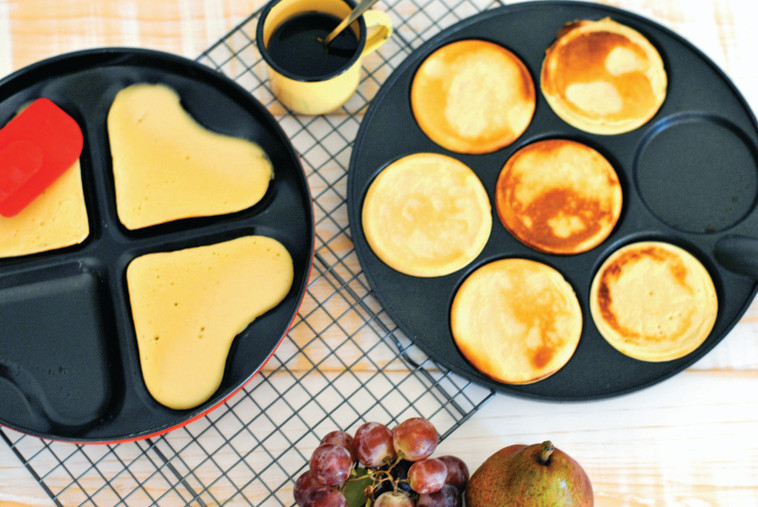 פנקייקס לבבות ועיגולים. צילום: פסקל פרץ-רובין.