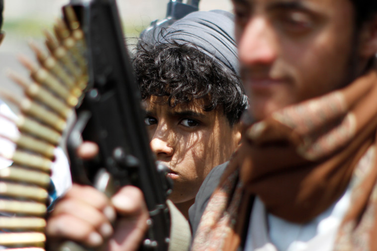 ילד במהלך הלחימה בתימן. צילום: רויטרס