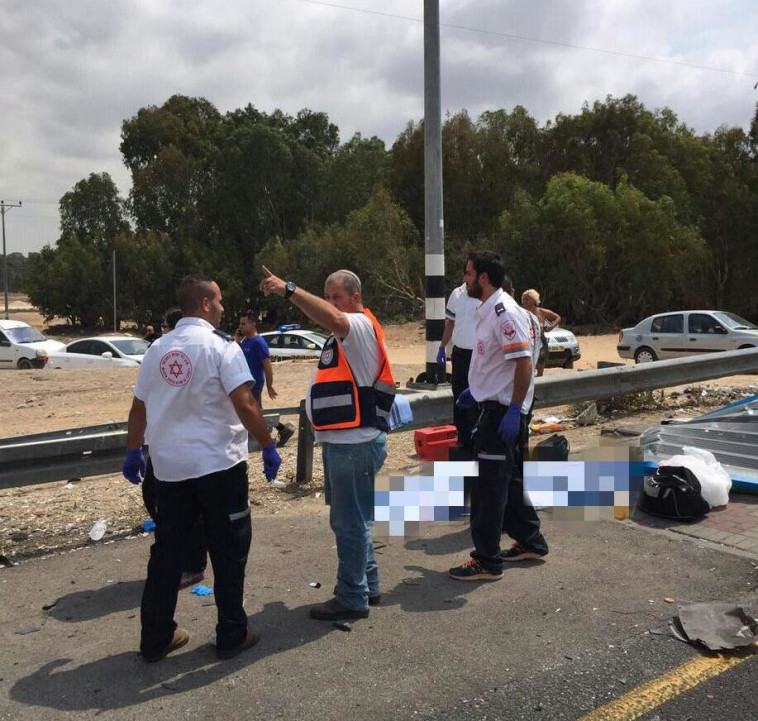 התאונה בכביש החוף, היום. צילום: דוברות מד"א
