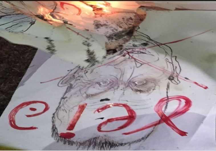 מציתים איור של חולדאי, הערב בדרום תל אביב. צילום: אילה סינוואני