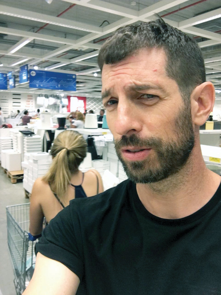 חיים אתגר, סלפי באיקאה חיים אתגר, סלפי באיקאה