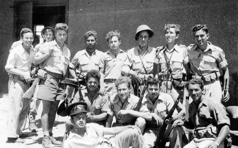 אנשי הגדוד השלישי וההרס בצפת. צילום: ארכיון הפלמ''ח.