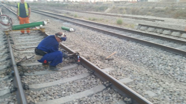 העבודות לפירוק מסילת הרכבת. צילום: רכבת ישראל
