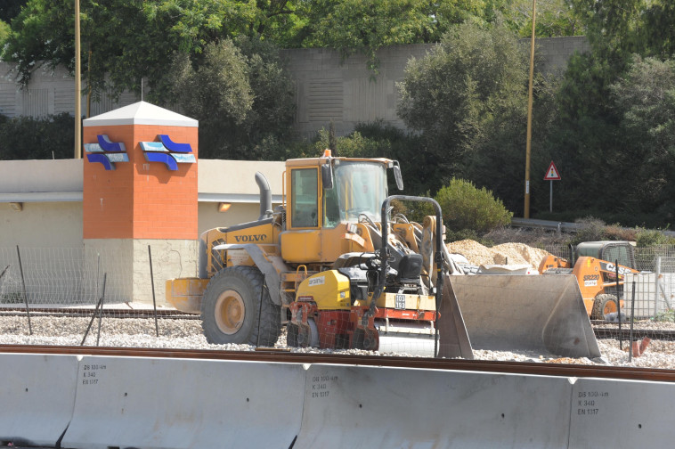 מסילת רכבת שהושבתה. צילום: אבשלום ששוני