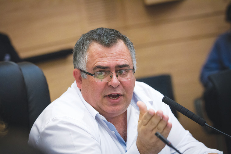 ביטן. הפעם האחרונה שהוא הפגין ערנות הייתה כשנמלט מהשוק האפור בראשל&quot;צ. צילום: מרים אלסטר, פלאש 90