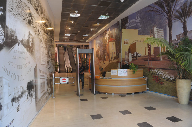 משרדי עיריית נתניה. צילום: אבשלום ששוני