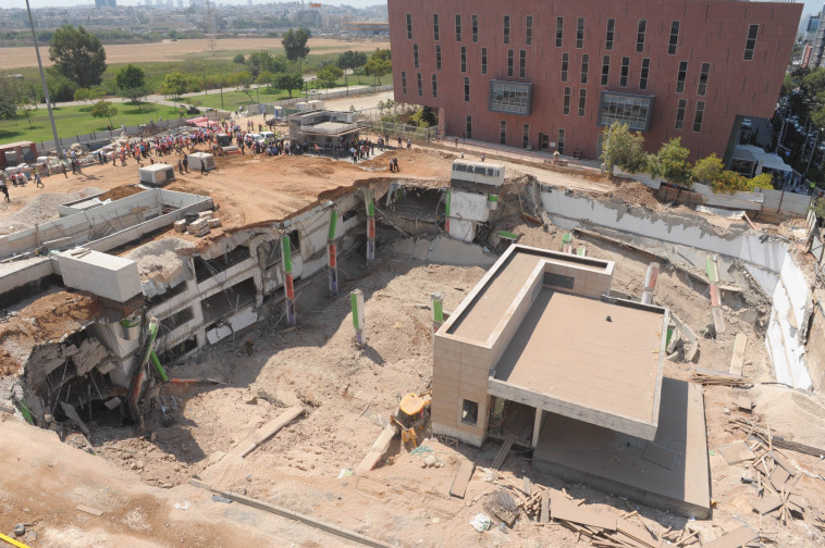 החניון שקרס ברמת החייל. צילום: אבשלום ששוני החניון שקרס ברמת החייל. צילום: אבשלום ששוני