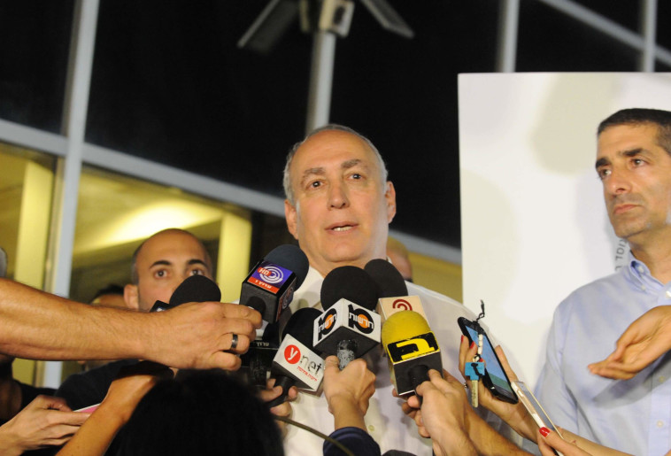 חמי פרס בתדרוך לתקשורת. צילום: אבשלום ששוני