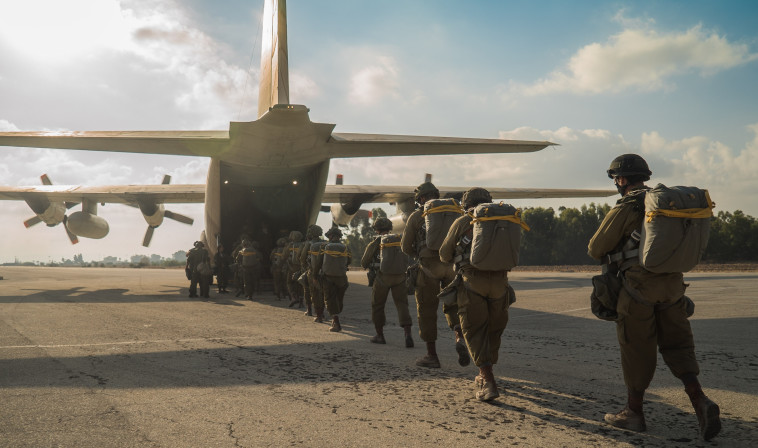 שחזור הצניחה במיתלה, שבוע שעבר. צילום: דובר צה&quot;ל