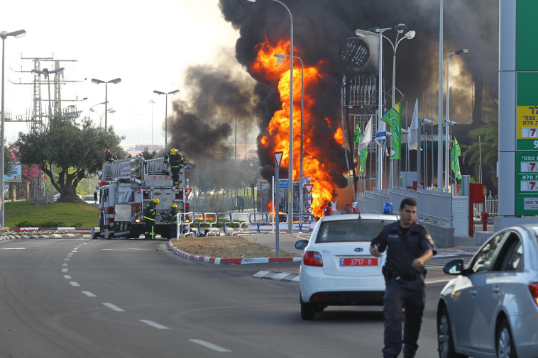 נפילת רקטה במבצע צוק איתן ליד אשדוד. צילום: פלאש 90 נפילת רקטה במבצע צוק איתן ליד אשדוד. צילום: פלאש 90