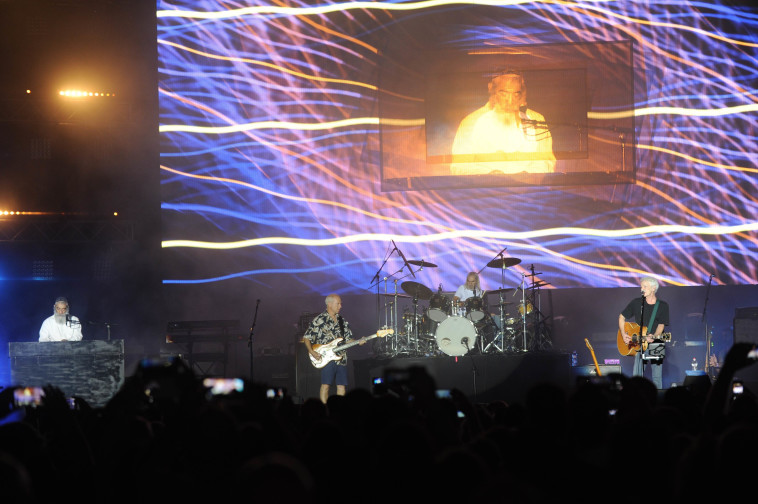 הלהקה על הבמה. צילום: אבשלום ששוני