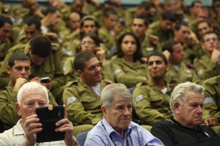 כינוס הצונחים במיתלה עם גדוד 890. &quot;לדעת את מה שהיה זו מחויבות לעתיד&quot;. צילום: אריאל בשור
